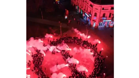Građani Čačka oformili broj 1 kao znak podrške listi „Aleksandar Vučić – Ujedinjena Srbija“! Moćna poruka sa skupa (VIDEO)