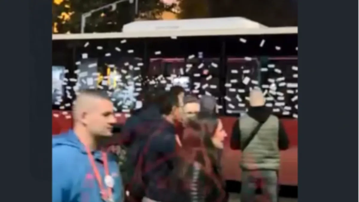 Blokaderi se obračunali sa - autobusom! Ovo je slika i prilika nasilnika