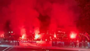 Knjaževac poslao poruku sa mosta! Baklje, srpske zastave i veliki transparent „Ujedinjena Srbija“ privukli pažnju (VIDEO)