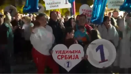 Vršac u znaku broja 1! Građani sa zastavama, balonima i srcima podržali listu „Aleksandar Vučić – Ujedinjena Srbija“ (VIDEO)