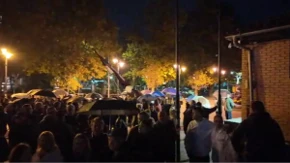 Ni kiša ih nije zaustavila! Građani Kladova pod kišobranima izašli da podrže listu „Aleksandar Vučić – Ujedinjena Srbija“ (VIDEO)