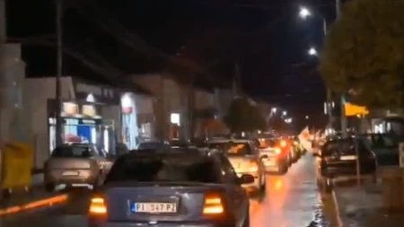 Kiša nije zaustavila kolonu u Babušnici! Automobili sa zastavama prošli ulicama u znak podrške listi „Aleksandar Vučić – Ujedinjena Srbija“ (VIDEO)