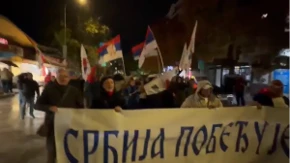 Grmi "Aco, Srbine": Reka građana preplavila Aleksinac (VIDEO)