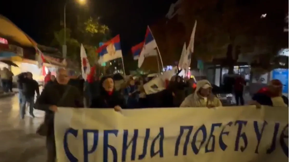 Grmi "Aco, Srbine": Reka građana preplavila Aleksinac (VIDEO)