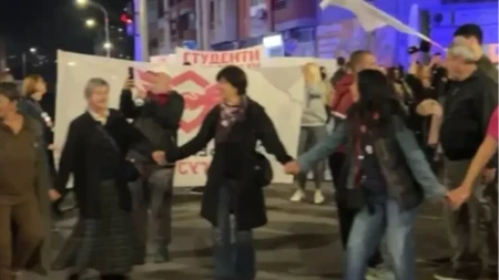 Američki mediji: Grant USAID-a iz Bajdenove ere i dalje finansira levičarske proteste u Srbiji uoči izbora!
