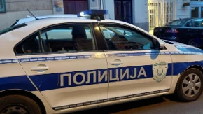 Baku zaključali u kupatilo! Lopovi ukrali novac zlato i psa