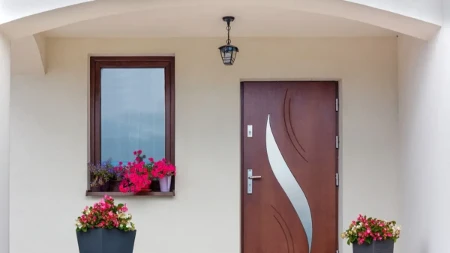 Ružno je, bolje nemojte: Sklonite ovo sa ulaznih vrata, ne izgleda lepo