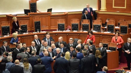 Izazivali nerede na sednici: Suspendovano šest albanskih poslanika