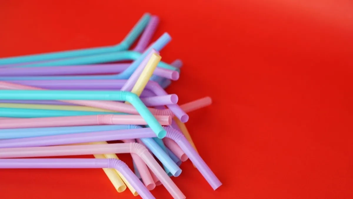 Papirne slamke štetnije od plastičnih: Istraživanje pokazalo - 6,33 puta veći rizik od izazivanja kancera