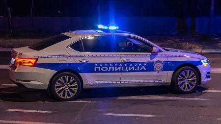 Udes kod Ikee: Tri vozila se slupala na auto-putu, ima povređenih