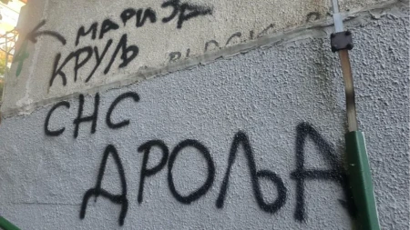 Blokaderski monstrumi! Proganjaju devojku jer je glumila u spotu! "Deca ne prestaju da joj plaču!"
