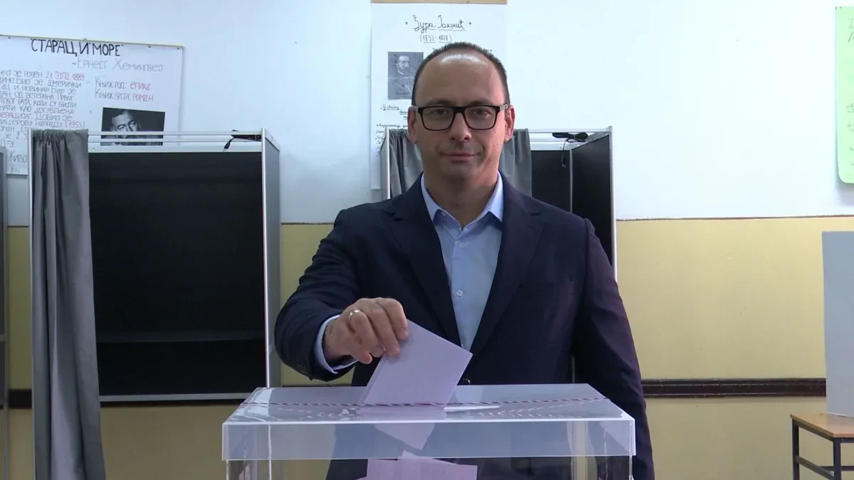 Igor Simić ispunio građansku dužnost: Glasao u Raški