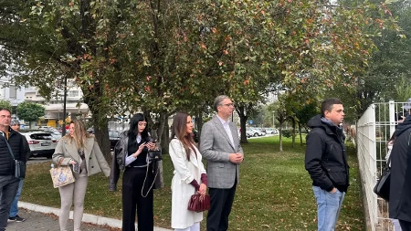 Srbija danas bira svoj put: Vanredni parlamentarni izbori, velike gužve na biračkim mestima (FOTO/VIDEO)