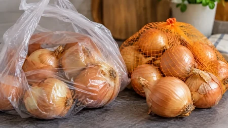 Crveni ili običan luk: Nije svejedno koji stavljate u salatu, a koji u gulaš