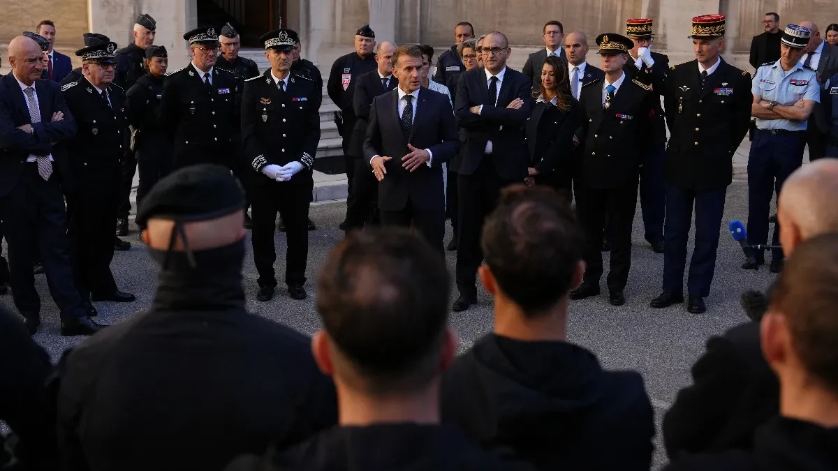 Makron: Nismo očekivali 17. oktobar, trebalo je da pripremimo više policajaca