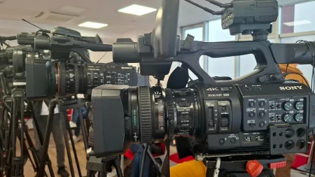 Voditeljka prebledela od straha! Neviđena scena u programu uživo, ljudi šokirani