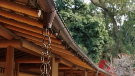 Japanci imaju neobično rešenje za kišnicu - umesto običnog oluka postavljaju ovaj detalj na kuću