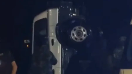 Poginula tročlana porodica u Grčkoj: Auto sleteo u more, sumnja se da je ovo uzrok (VIDEO)
