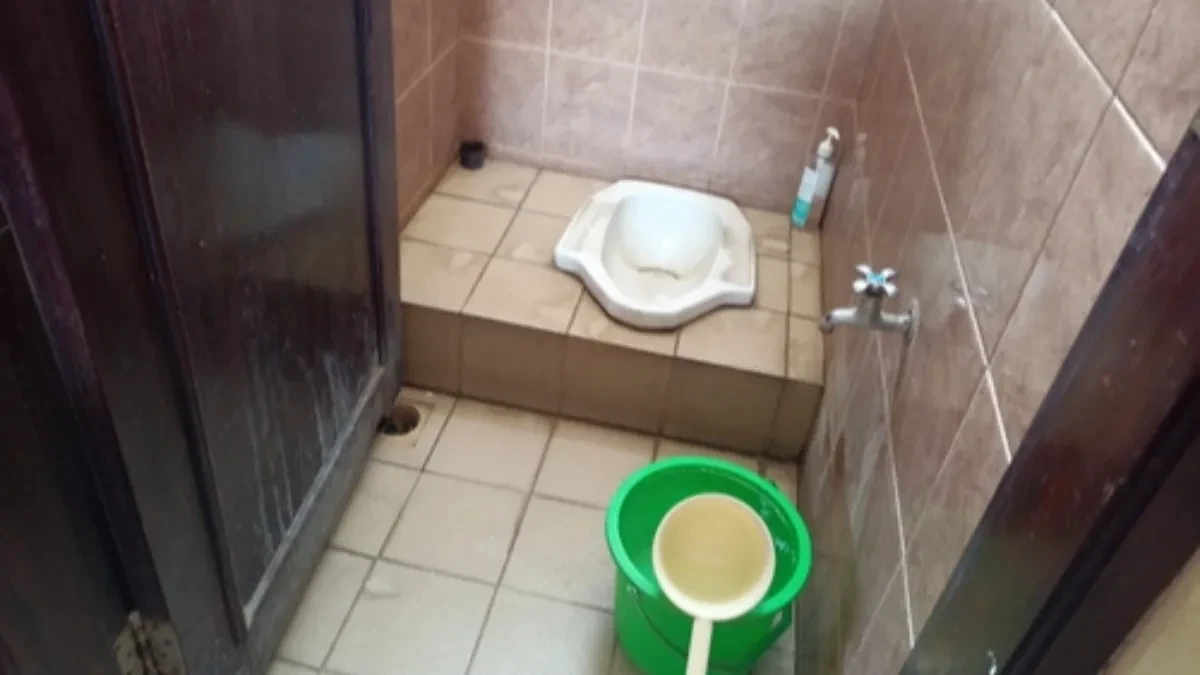 Hit fotografija iz Bosne zapalila mreže! Ljudi gledaju u WC šolju i ne veruju svojim očima