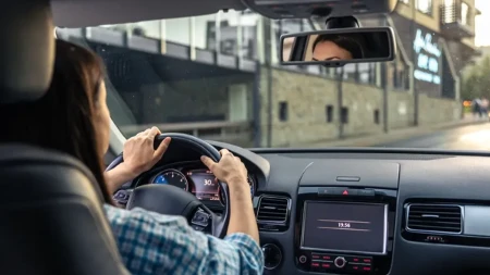 Jesen je, a još niste stavili sapun u auto? Ovaj trik je zlatan za vozače, rešava dva ozbiljna problema