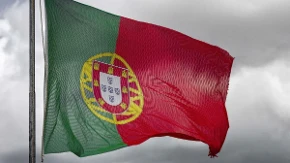 Hiljade mladih na ulicama zbog bolesnih cena stanova: Policija udara palicama i huška pse, haos u Portugalu!