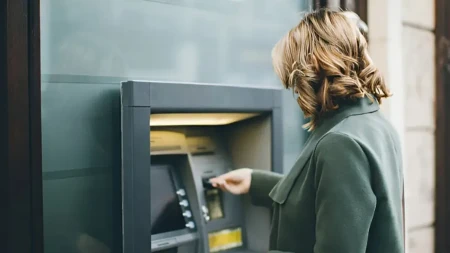 Pre nego što se udaljite od bankomata, uradite jednu stvar