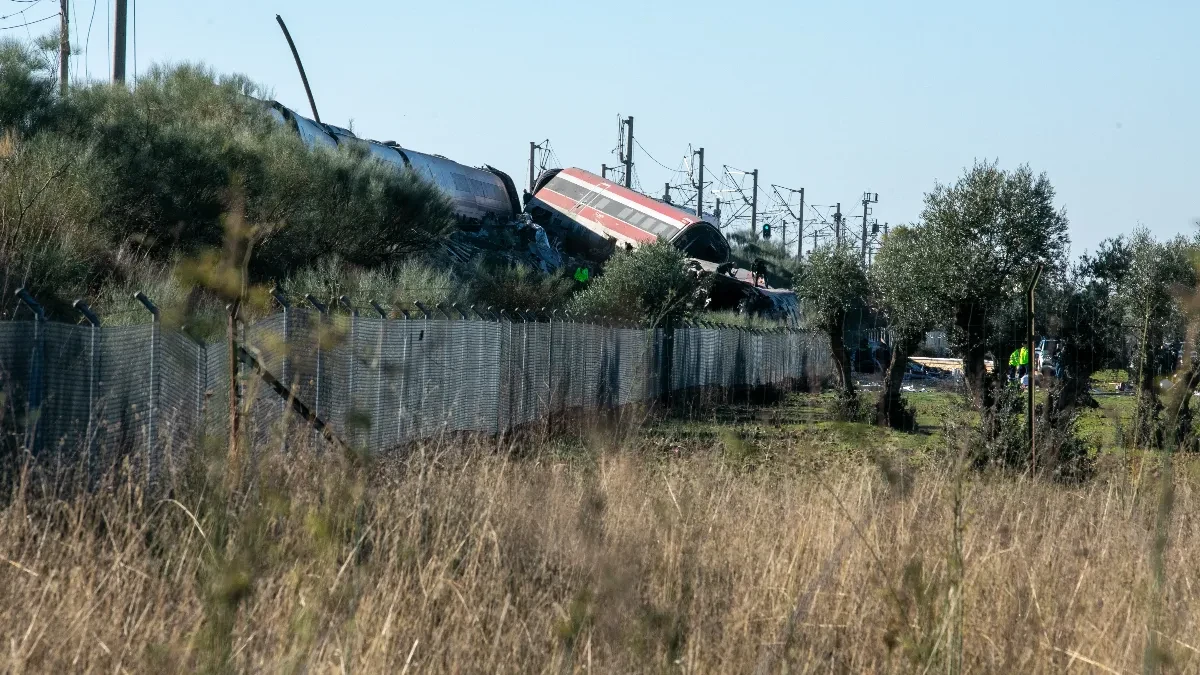 Najmanje 50 mrtvih u sudaru vozova u Španiji: Prevrnula se četiri vagona, više od 179 povređenih (FOTO)
