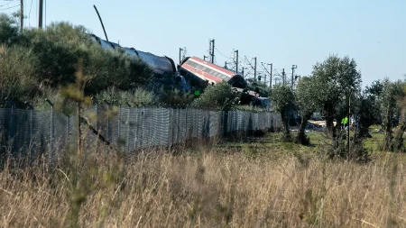 Najmanje 50 mrtvih u sudaru vozova u Španiji: Prevrnulo se četiri vagona, više od 179 povređenih (FOTO)