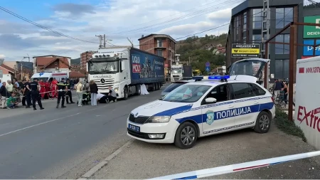 Vozilom s prikolicom prešao preko žene (54) koja je ležala na putu! Poginula na licu mesta