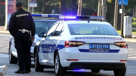 Stravična nesreća u Jakovu: Kamion pokosio pešaka, bore mu se za život
