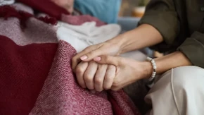 Ispunjena mu je poslednja želja: Čovek na samrti uradio ovo sa ženom 22 godine nakon venčanja 