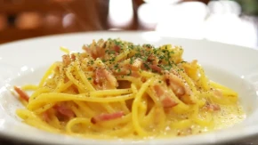 Karbonara kao iz italijanskog restorana - jedan trik pravi savršeno kremast sos