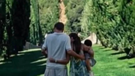 Pokazala usvojenog sina: Glumica objavila najnovije slike deteta koje deli sa sinom Bon Džovija