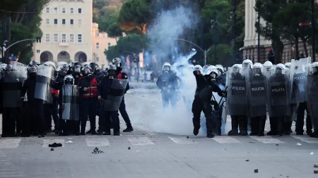 Sukobi, tenzije, privođenja i povređeni: Nastavljaju se protesti u Albaniji