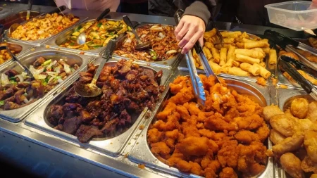 Kraj za poznati lanac brze hrane - telefonske linije isključene, katanci na vratima svih restorana