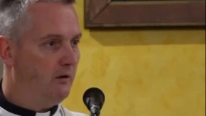 Sveštenik sa Balkana zapalio mreže! Njegove reči o ženama i braku izazvale buru: „Prvo posao, pa onda brak!“