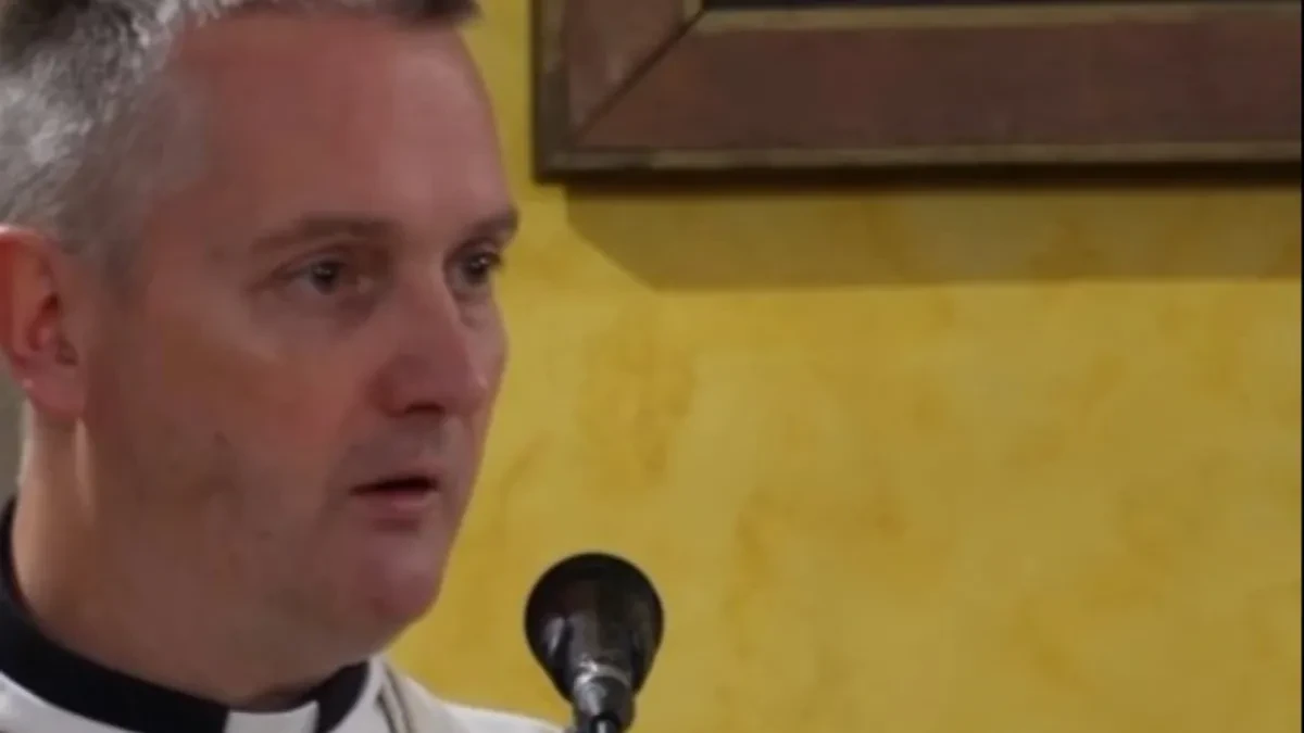 Sveštenik sa Balkana zapalio mreže! Njegove reči o ženama i braku izazvale buru: „Prvo posao, pa onda brak!“