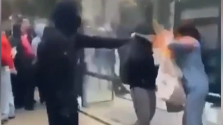Uhapšen blokader koji je ženi spalio lice, ima samo 15 godina! (VIDEO)