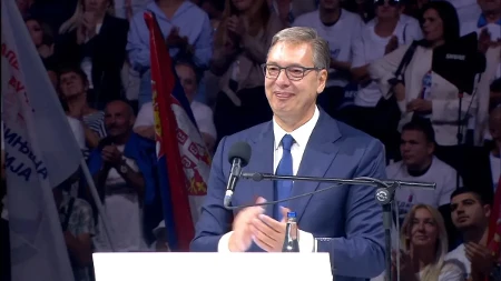 Vučić iz Arene poslao snažnu poruku: „Nemamo privilegiju da se zaustavimo – rad, rad i samo rad“