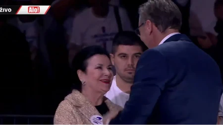 Iz 3 u 1! Blokaderi će da svisnu kad vide koga je Vučić prvo zagrlio posle govora u Areni