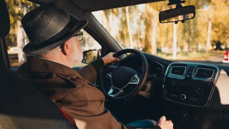 Deca ne žele ni da čuju za njega - jedino mu je preostalo da spava u autu