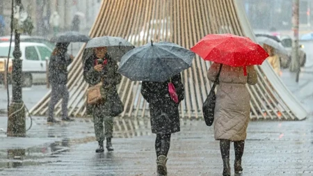 RHMZ upalio crveni alarm: Kiša prelazi u sneg, temperature padaju na nulu, Srbija se ledi!