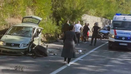 Udes kod Prijepolja: Delovi vozila rasuti po putu