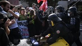 Zapaljene 24 škole, povređeno 78 nastavnika, hiljade privedenih: Eskalacija u Francuskoj!
