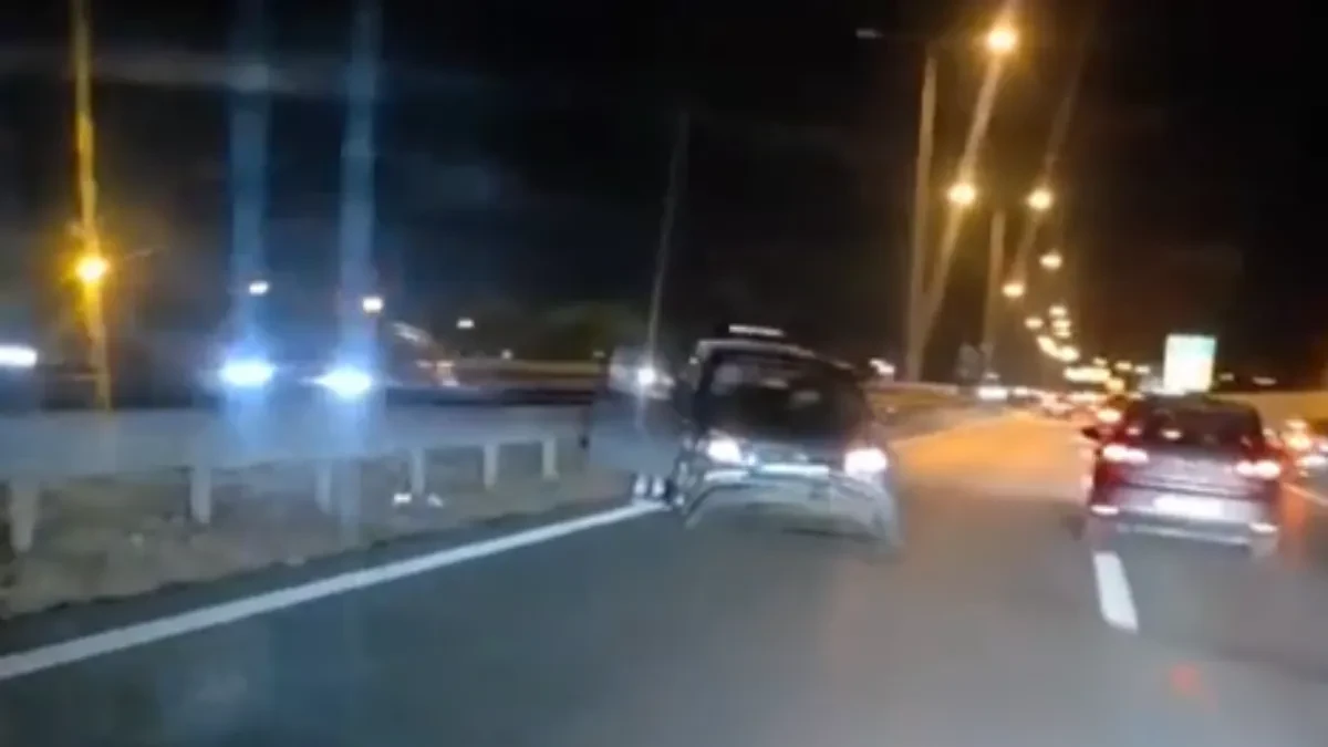 Udes na auto-putu kod Batajnice: Jedno vozilo demolirano (VIDEO)