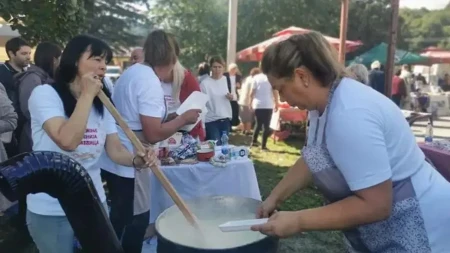 Ovde se pravi najbolji kačamak u Srbiji: Ježevica je prestonica ovog specijaliteta, tokom sabora kroz selo prošlo na hiljade ljudi