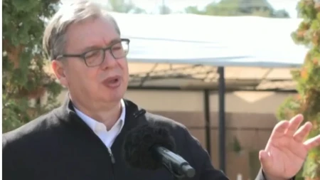 Vučić iz Petrovaradina najavio rast plata i penzija: „Penzije će gotovo u potpunosti pratiti plate"