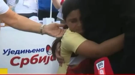 Malom Draganu ispunjena najveća želja! Zagrlio Vučića pa kroz suze izustio: Hvala što pomažete sirotinji (VIDEO)
