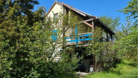 Vikendica od 123 kvadrata za 55.000 evra: Uz kuću ide čak 81 ar zemlje i voćnjak sa 200 stabala