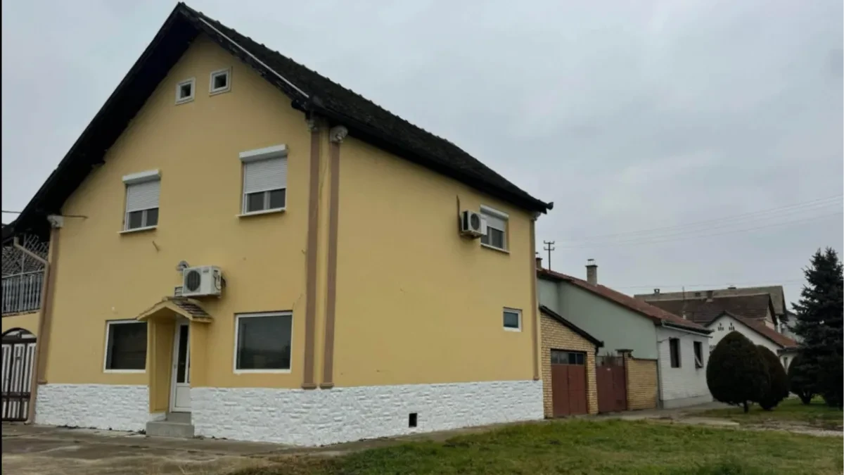 Kuća od 35.000 evra na placu od 85 ari: Ima i poslovni prostor